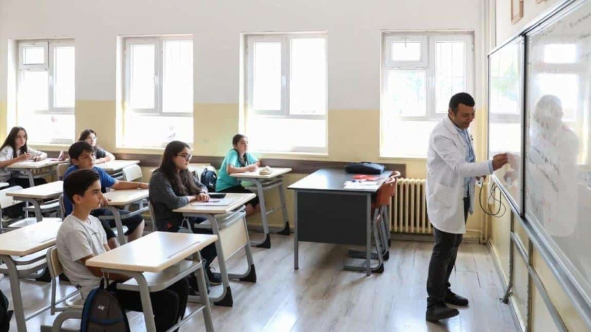 Öğretmenlerin İl İçi İsteğe Bağlı Yer Değiştirme Sonuçları Açıklandı